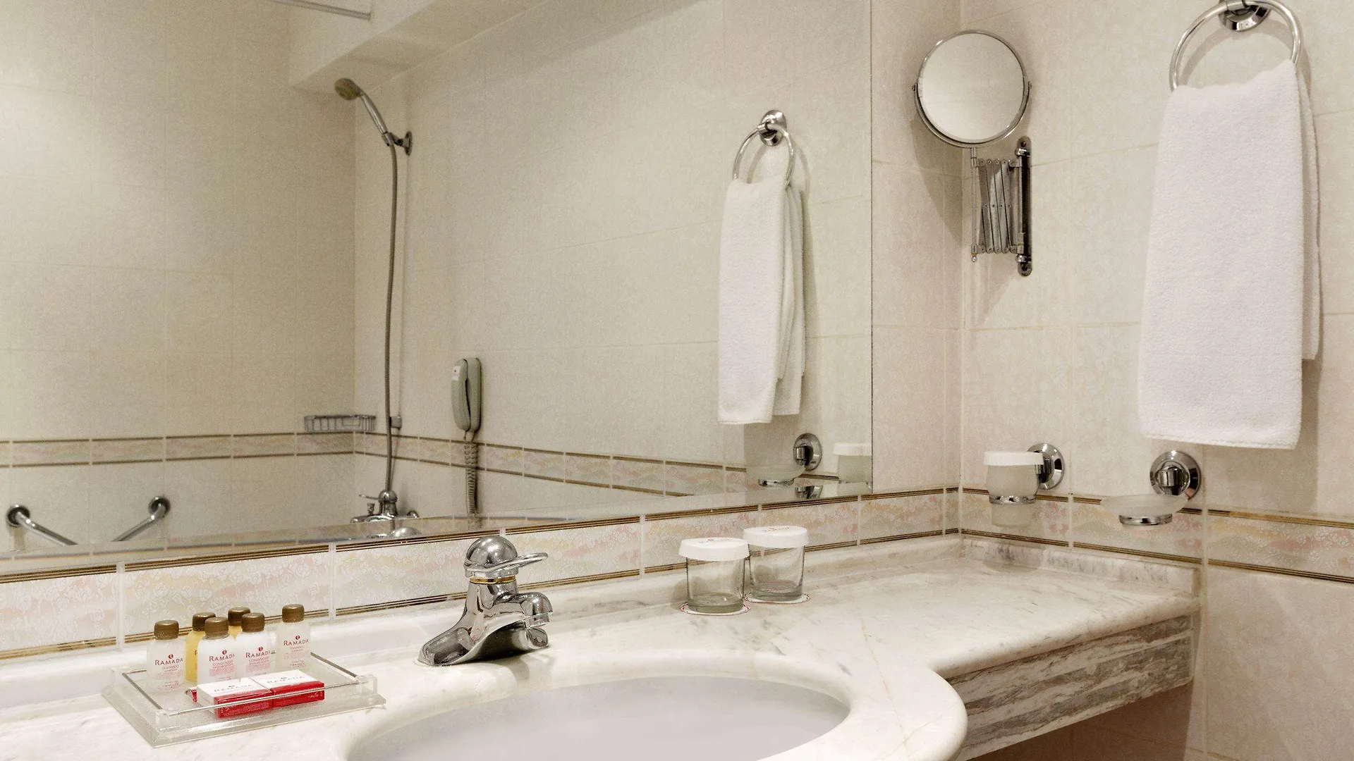 Hotel Ramada By Wyndham Plovdiv Trimontium 4*,